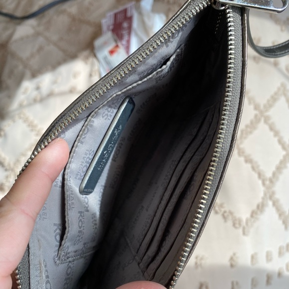 Michael Kors wallet/purse - Picture 4 of 4